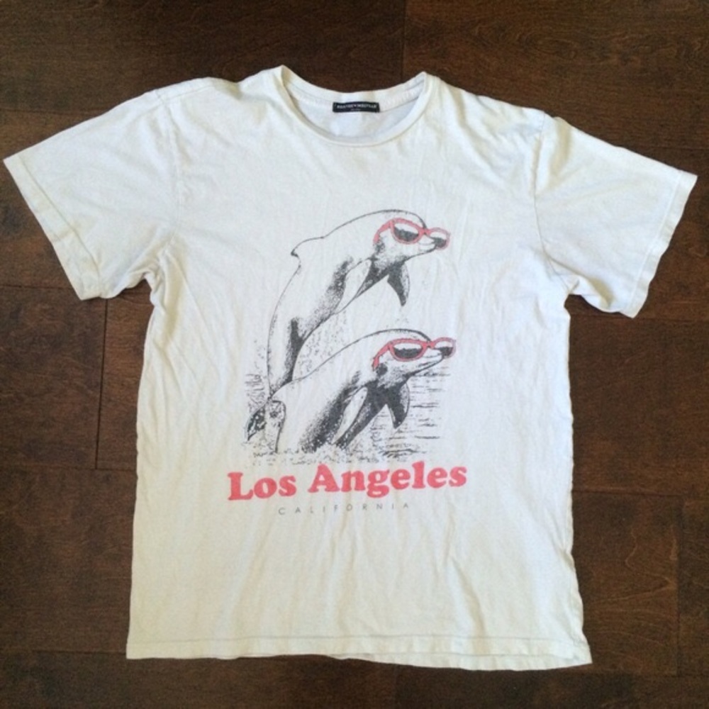 Brandy Melville “LOS ANGELES” dolphin tee